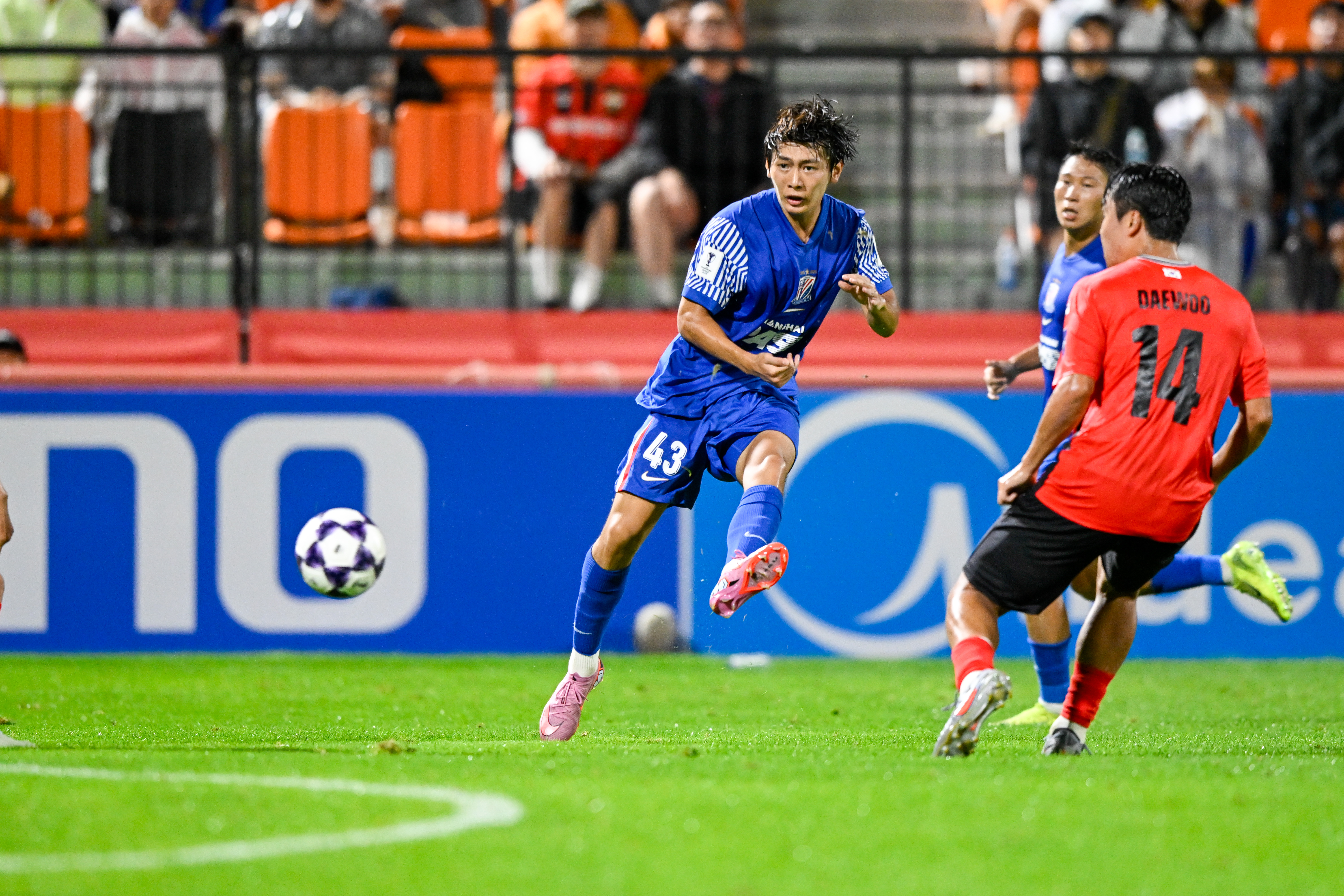 绿地申花客场奋力追分难舍亚冠席位,全场震撼 绿地申花客场奋力追分难舍亚冠席位,全场震撼