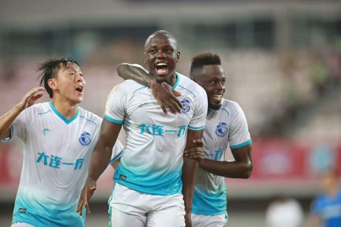 大连一方失利，队员互相批评，振奋人心