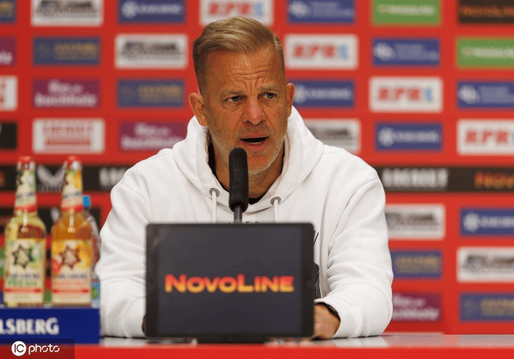 凯泽斯劳滕队实力出众,轻松取胜对手,势不可挡 凯泽斯劳滕队实力出众,轻松取胜对手,势不可挡