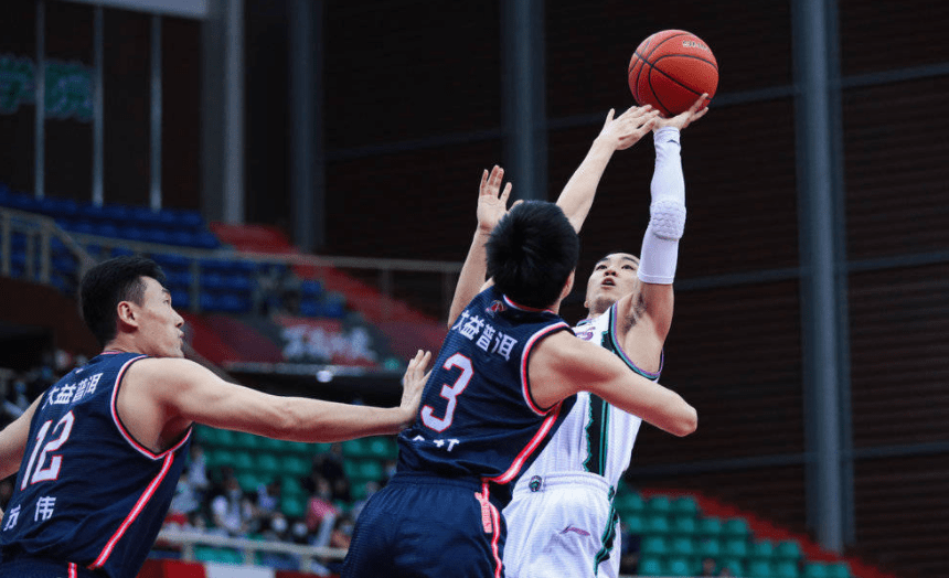 伯尔尼亚场不敌强手遗憾出局,引发热议 伯尔尼亚场不敌强手遗憾出局,引发热议