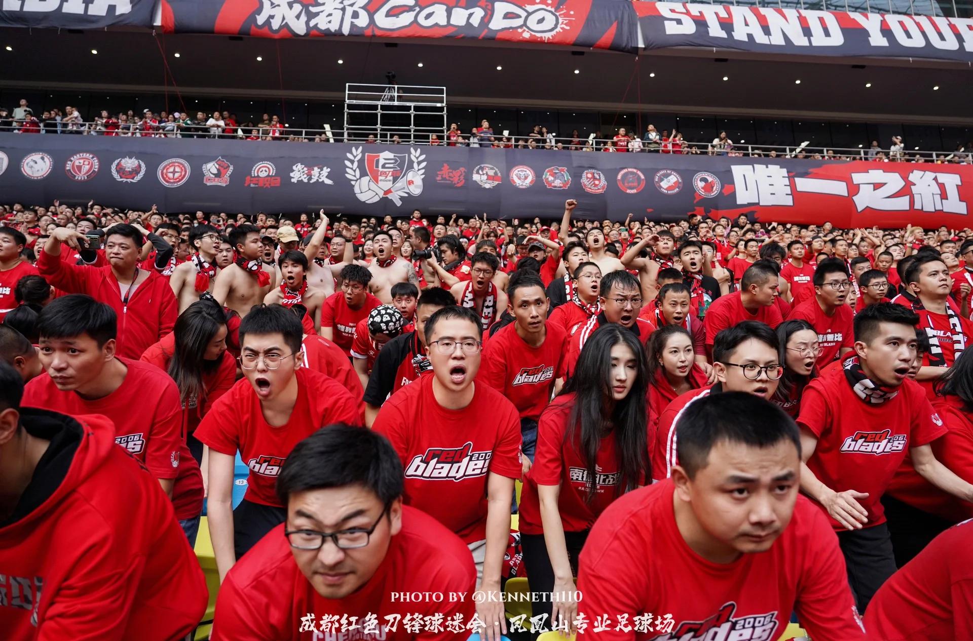 关于足球联赛激情荟萃，备战球队热情高涨，决心冲刺领先，振奋人心的信息