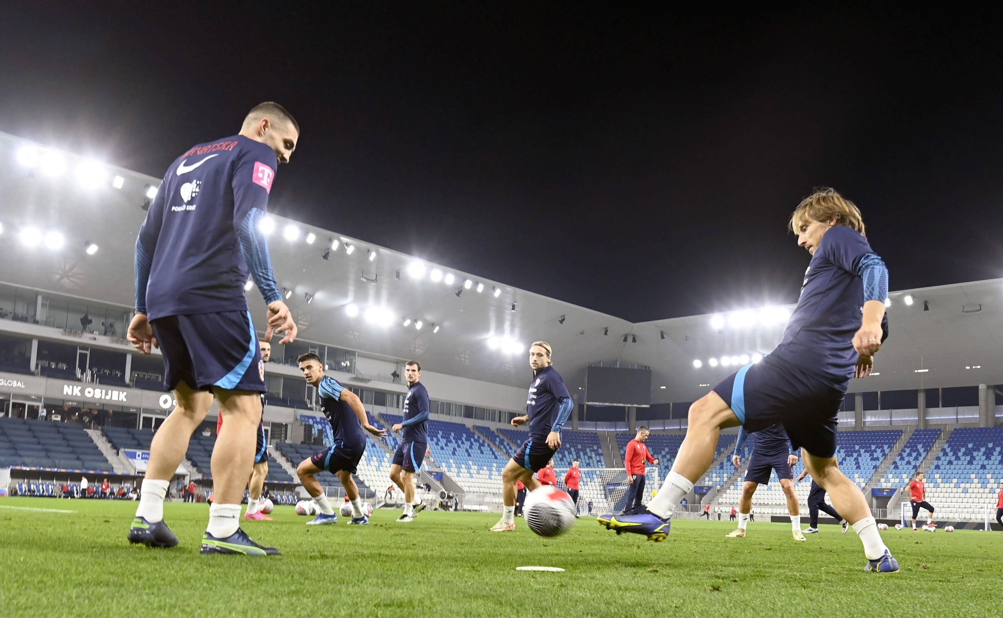 实力碰撞！欧洲杯预选赛四强内战，赛场火爆，势不可挡的简单介绍