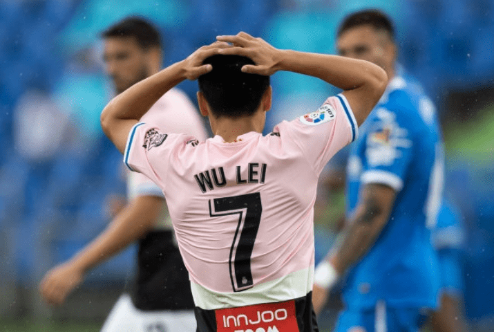 西班牙主裁判因判罚争议引发热议,表现亮眼的简单介绍 西班牙主裁判因判罚争议引发热议,表现亮眼的简单介绍