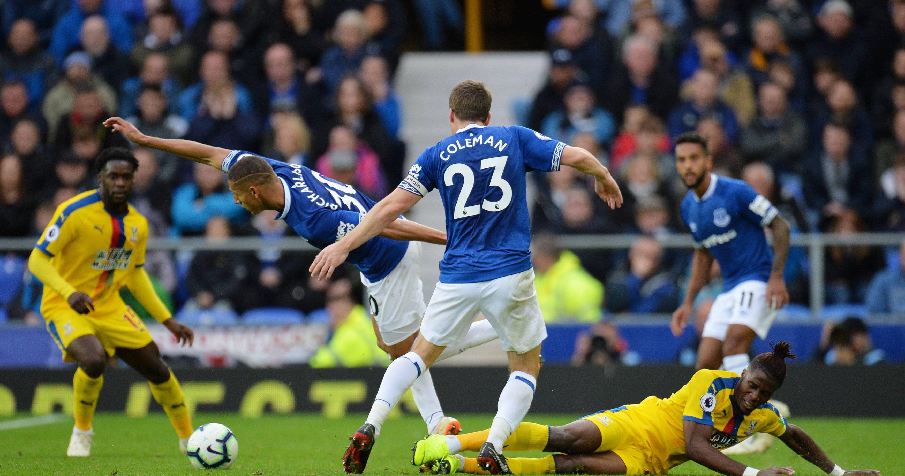 埃弗顿客场遭逆转，纽卡斯尔连胜赢得三分，振奋人心