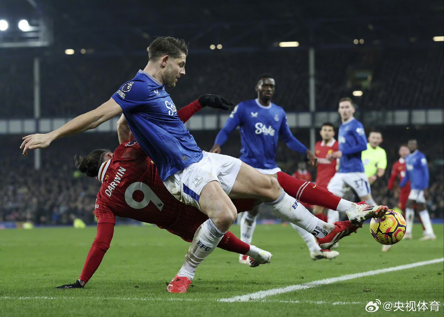 埃弗顿客场遭逆转，纽卡斯尔连胜赢得三分，振奋人心