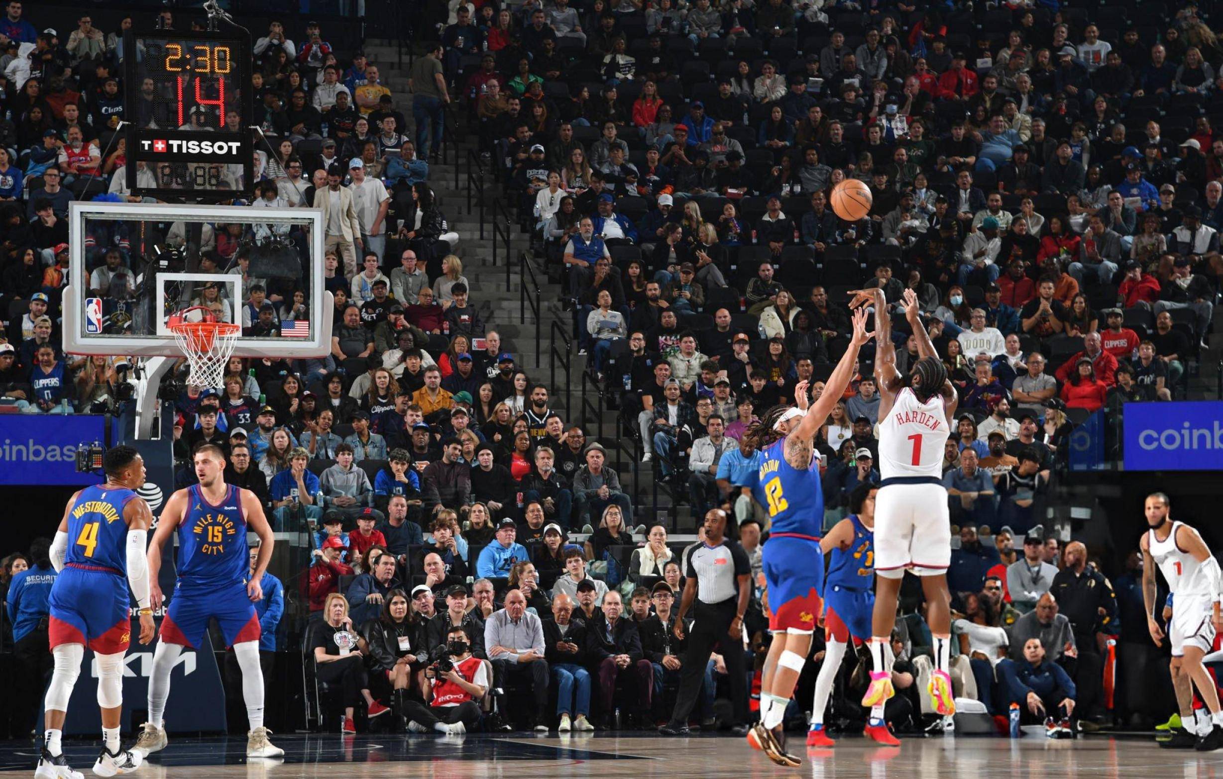 火箭客场胜魔术,哈登连得分稳定发挥,气势如虹 火箭客场胜魔术,哈登连得分稳定发挥,气势如虹