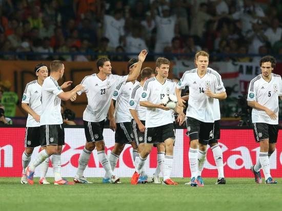 德国与冰岛比赛:德国队狂胜对手,掌声雷动 德国与冰岛比赛:德国队狂胜对手,掌声雷动