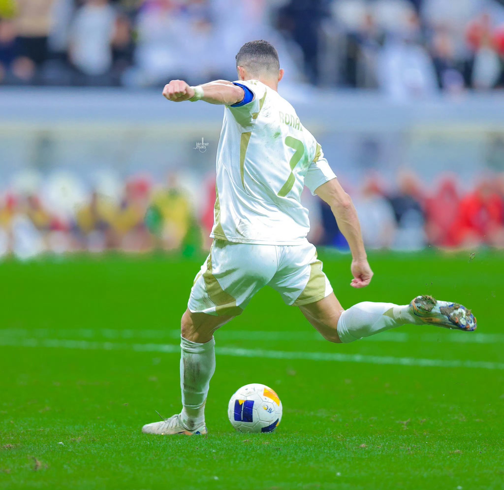 精湛的射门技术造就了比赛中的胜利，全场震撼