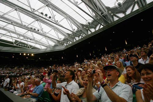 关于波鲁士球队在比赛中完成了胜利，掌声雷动的信息