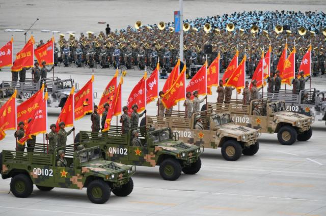 纠缠不清的争夺，场上较量令人热血沸腾，振奋人心