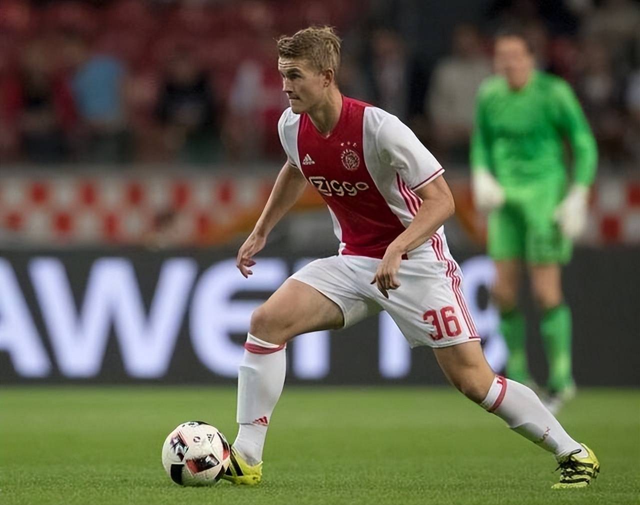 包含拜仁慕尼黑客场-力克阿贾克斯，晋级欧冠决赛，表现亮眼的词条