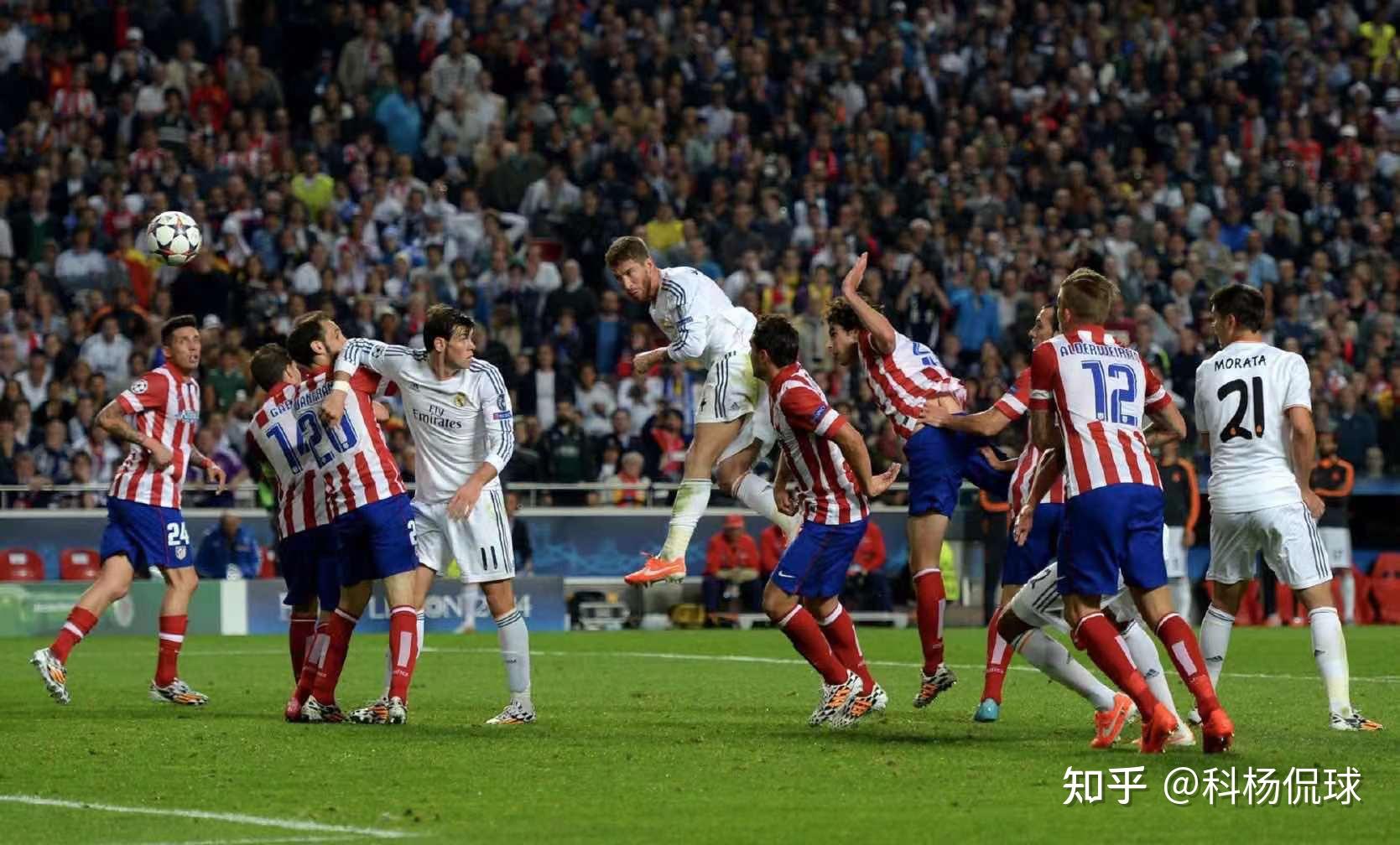 欧冠赛事中各支球队均有精彩表现，势均力敌，士气大振