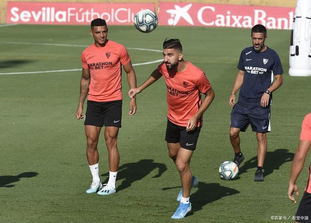 塞维利亚球员庆祝生日获队友祝福，士气大振的简单介绍