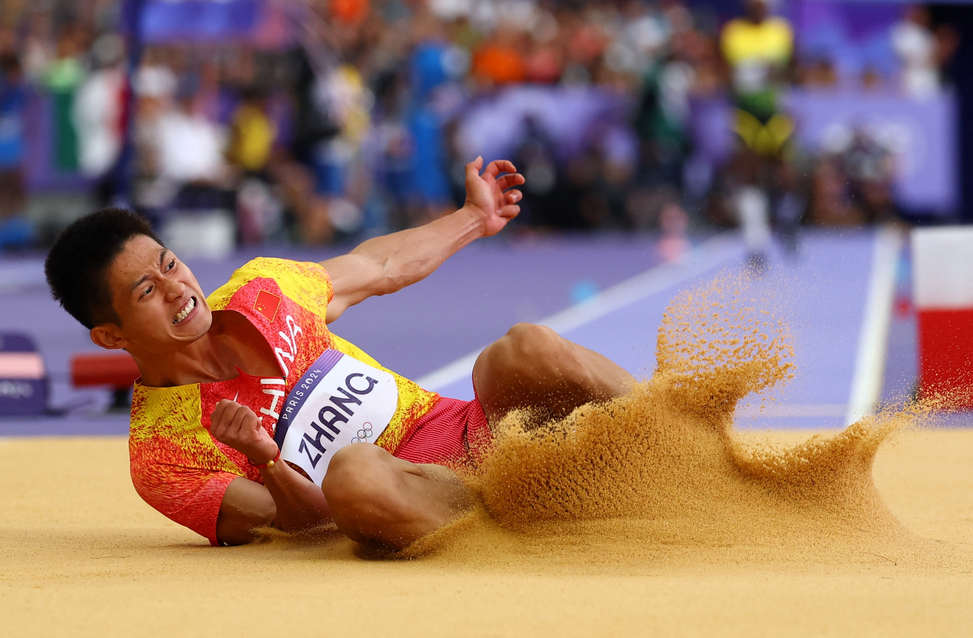 田径球员突破自我，表现堪称完美