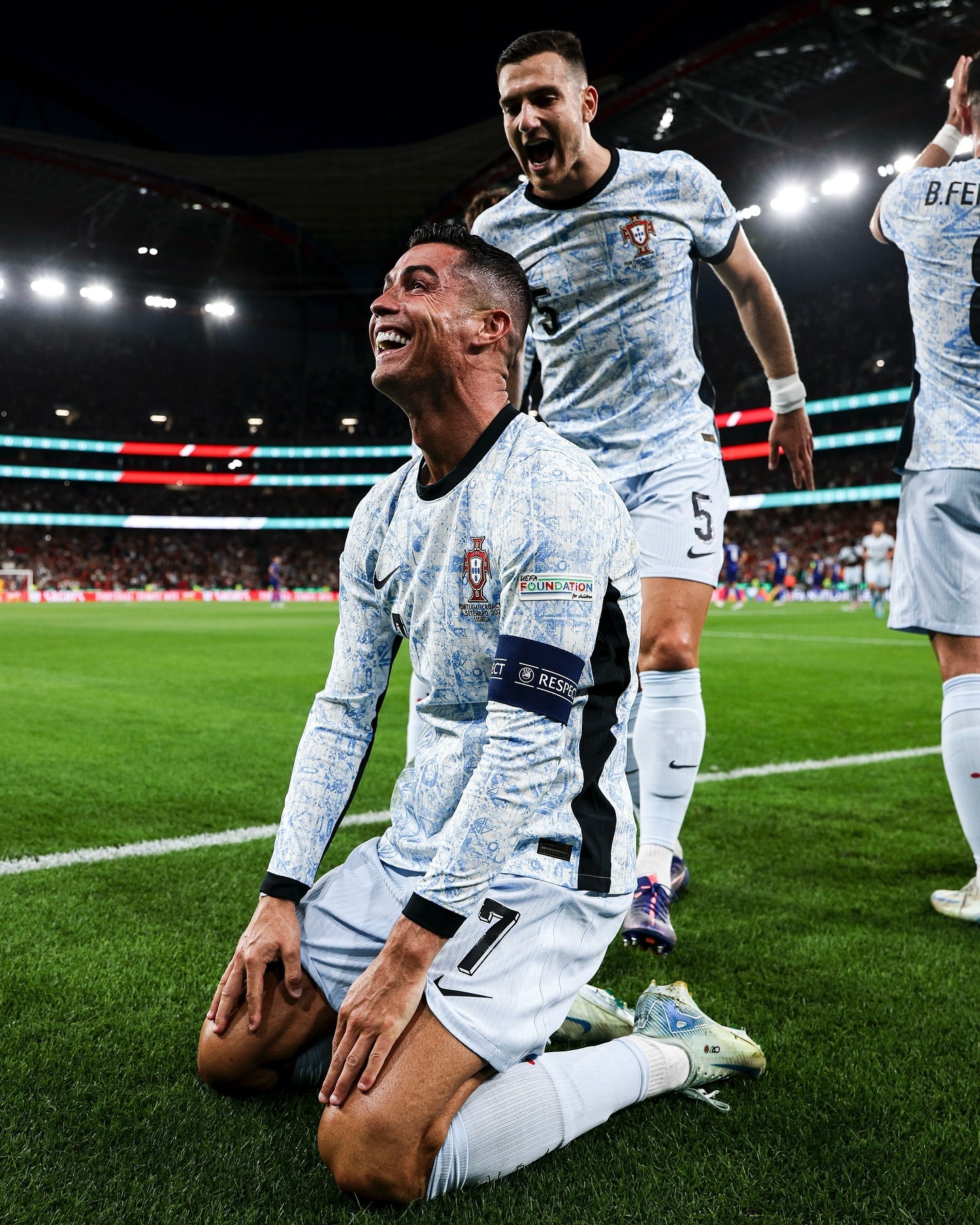 多特蒙德翻盘葡萄牙，C罗刷新纪录