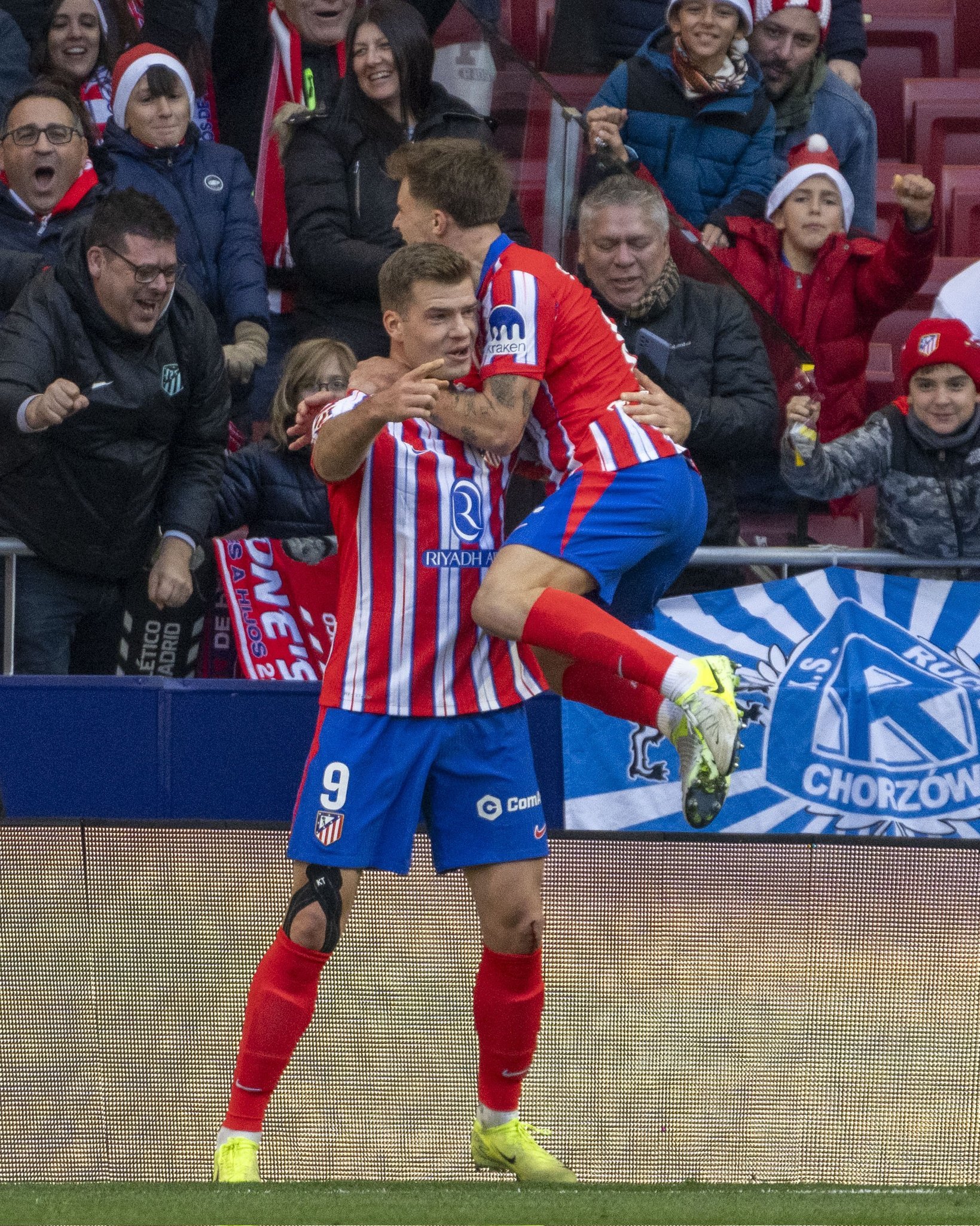 葡萄牙队轻取英格兰队,马龙点燃赛场 葡萄牙队轻取英格兰队,马龙点燃赛场