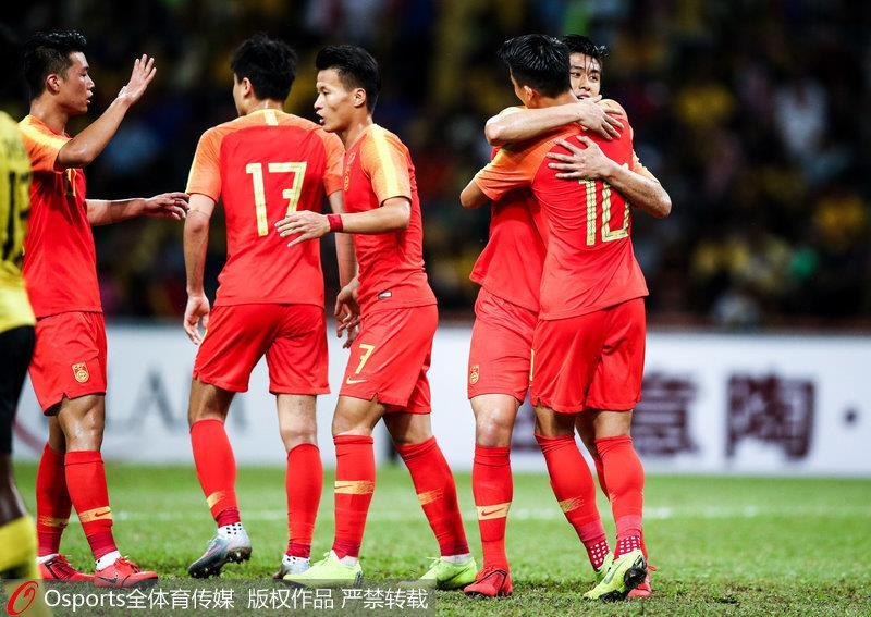 马来西亚队险胜印度队，黄鸭组合统治全场