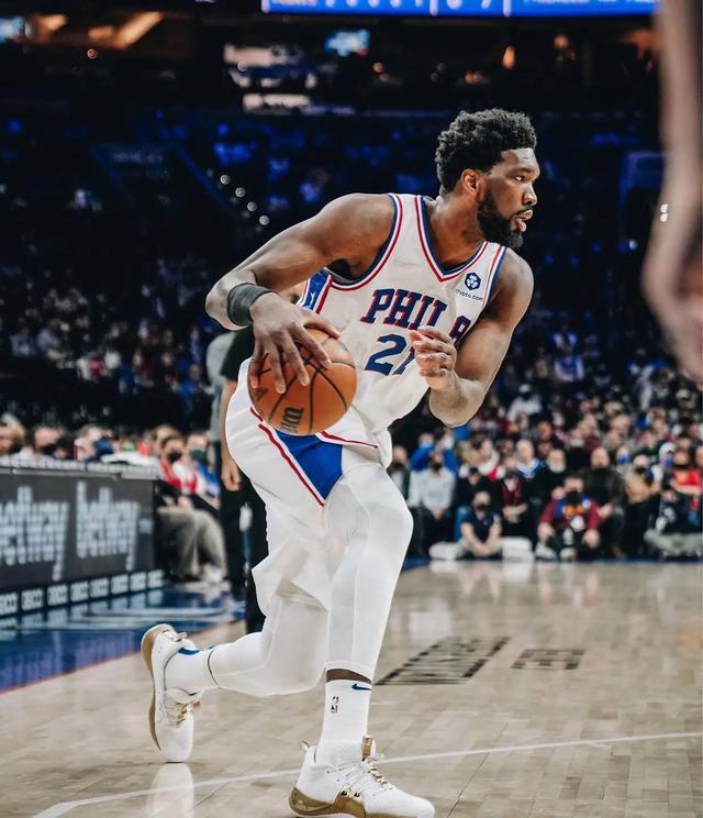 爵士横扫马刺，恩比德统治全场