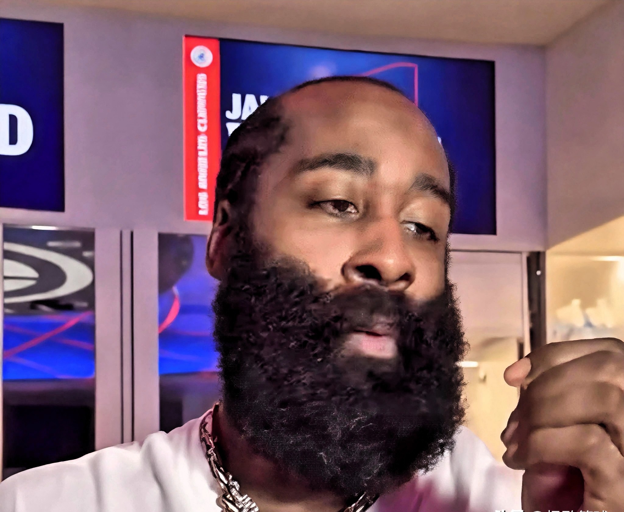 北京队鏖战独行侠,哈登点燃赛场 北京队鏖战独行侠,哈登点燃赛场